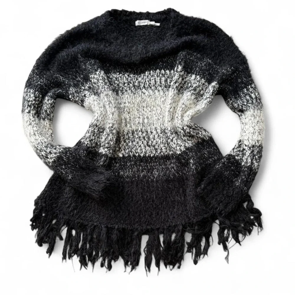 Black and White Striped Fuzzy Sweater‎